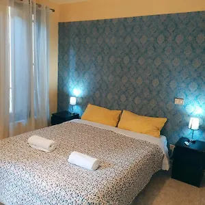 Two Steps From Rialto Bridge Guest house
